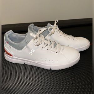 On-Cloud The Roger Mens Sneaker size 11